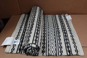 lot 28 image: Good Weave Runner Rug 2x7