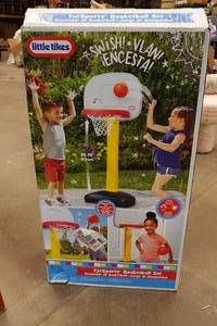 lot 30 image: Little Tikes Totsports Basketball Set
