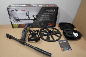 lot 64 image: Minelab Equinox 700 All-Terrain All-Treasure Detector