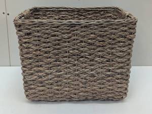 lot 106 image: Braided Seagrass Crate - Brightroom