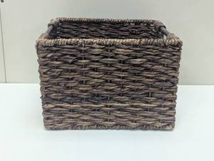 lot 86 image: Woven Abaca Crate - Brightroom