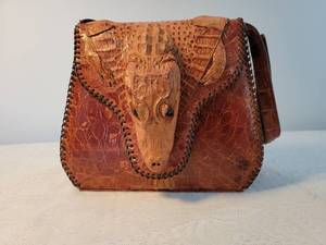 lot 125 image: Amazing Vintage Alligator Handbag Purse