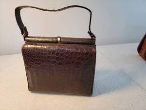 lot 126 image: Vintage Chocolate Gator Hide Handbag Purse