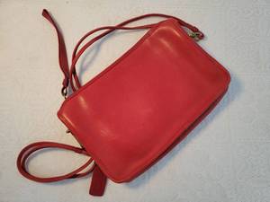 lot 129 image: Classic Red Leather COACH Handbag No. 471-6425