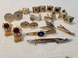 lot 115 image: Collection of Vintage Cuff Links and Tie Clips