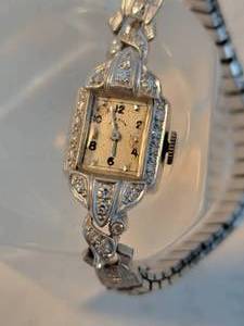 lot 100 image: Lady Elgin Plantinum and Diamond Watch