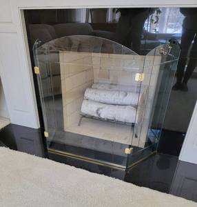 lot 98 image: Sleek Modern Tempered Glass Fireplace Screeen