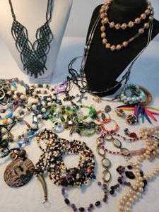 lot 120 image: Colorful Vibrant Fashion Jewelry Collection