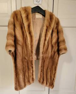 lot 140 image: Vintage Autumn Haze Mink Stole