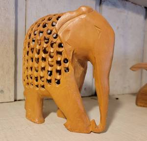 lot 167 image: Carved Jali Woodcraft Mother Elephant and Baby