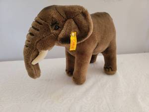 lot 171 image: German Steiff Plush Elephant