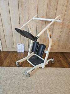 lot 49 image: Luiviex Stand Assist LF1600