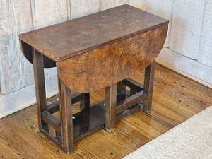 lot 43 image: Vintage Burlwood Oak Gateleg Dropleaf Side Table