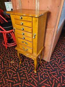 lot 201A image: Seven Drawer Jewelry Chest