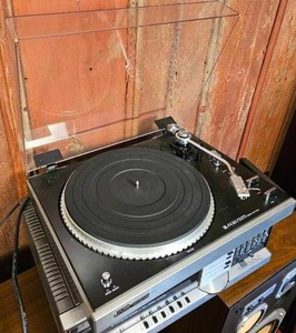 lot 41 image: JVC Quartz Lock Turn Table Ql-F4
