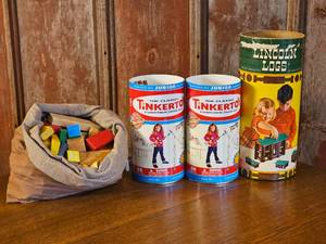 lot 317 image: Retro Play Blocks & Tinker Toys