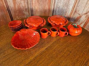 lot 38 image: Retro Majolica Red Crab & Scallop Shell Italian Dishes