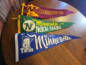 lot 319 image: Retro Minnesota Sports Pendants (Twins, North Stars, Gophers)