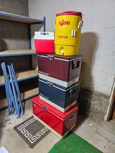 lot 328 image: Tailgate Cooler Bundle