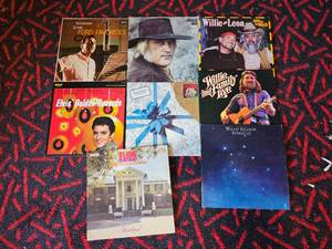 lot 223 image: Southern Favorite Vintage Vinyl Group