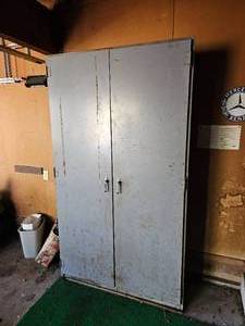 lot 87 image: Large Sheet Metal Storage Locker