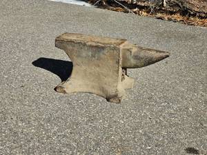 lot 88 image: 15 inch Anvil