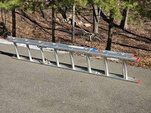 lot 352 image: 16 Foot Aluminum Extension Ladder