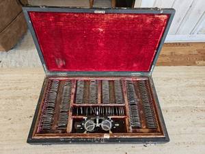 lot 26 image: Antique Optometrists Trial Lens Kit