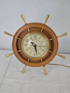 lot 263 image: Nautical Vintage General Electric Ships Helm Desk Clock