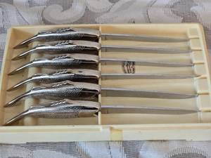 lot 258 image: Amazing Fish Handle Steak Knife Set - (6)