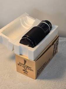 lot 33 image: Nikon Zoom Nikkor 80-200mm f4 Manual Focus Lens