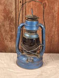 lot 248 image: Antique Dietz Little Wizard Railroad Lantern - Blue