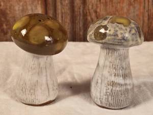 lot 244 image: Adorable Studio Art Ceramic Mushroom Salt & Pepper Shakers