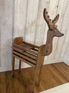 lot 286 image: Cute Reindeer Magazine Rack  Side Table