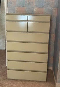 lot 93 image: Lane Vintage Lacquered 9-Drawer Dresser