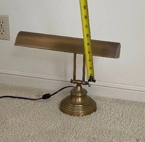 lot 280 image: Classic Brass Desk Writing Lamp