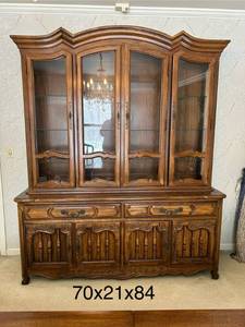 lot 198 image: Gorgeous Vintage Thomasville Dining Hutch