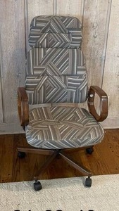 lot 232 image: Mid-Century Modern Vintage Patterened Rolling Office Chair