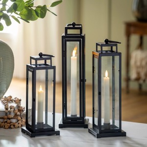 lot 26 image: Evergreen Lantern 3pc