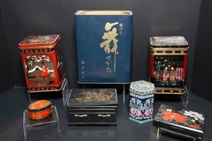 lot 33 image: Japanese Trinket Containers and Tins - 7 Pieces