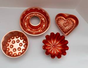 lot 43 image: Four Jello Molds
