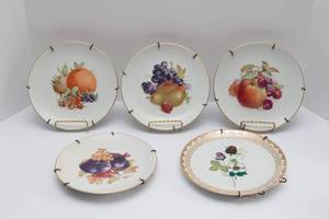 lot 44 image: Decorative Wall Hanging Plates - Set of Five