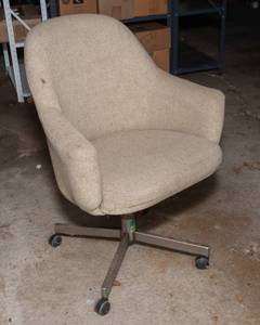 lot 72 image: Vintage Mid Century Modern Swivel Rolling Chair