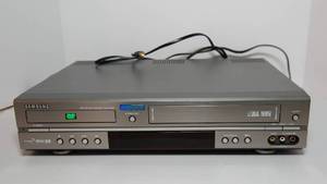 lot 88 image: Samsung DVDCD TVCR DVD-v200