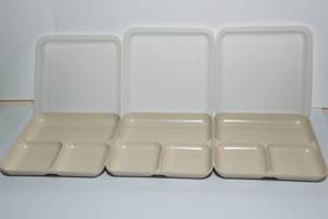 lot 126 image: Vintage Tupperware Divided 3-Compartment Tray with Lid  Set of Three