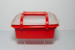 lot 143 image: Vintage Tupperware Red Pack N Carry Lunch Box with Handles