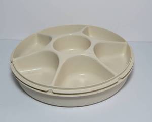 lot 161 image: Vintage Tupperware Divided Vegetable Serving Veggie Tray with Lid
