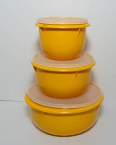 lot 220 image: Vintage Yellow Tupperware Nesting Bowls