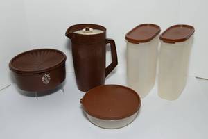 lot 225 image: Vintage Brown Tupperware