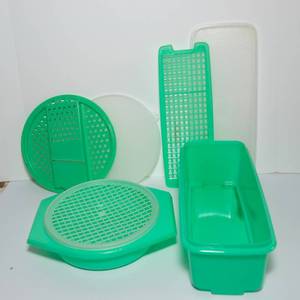 lot 240 image: Vintage Tupperware Jadeite Vegetable Crisper & Grater Set